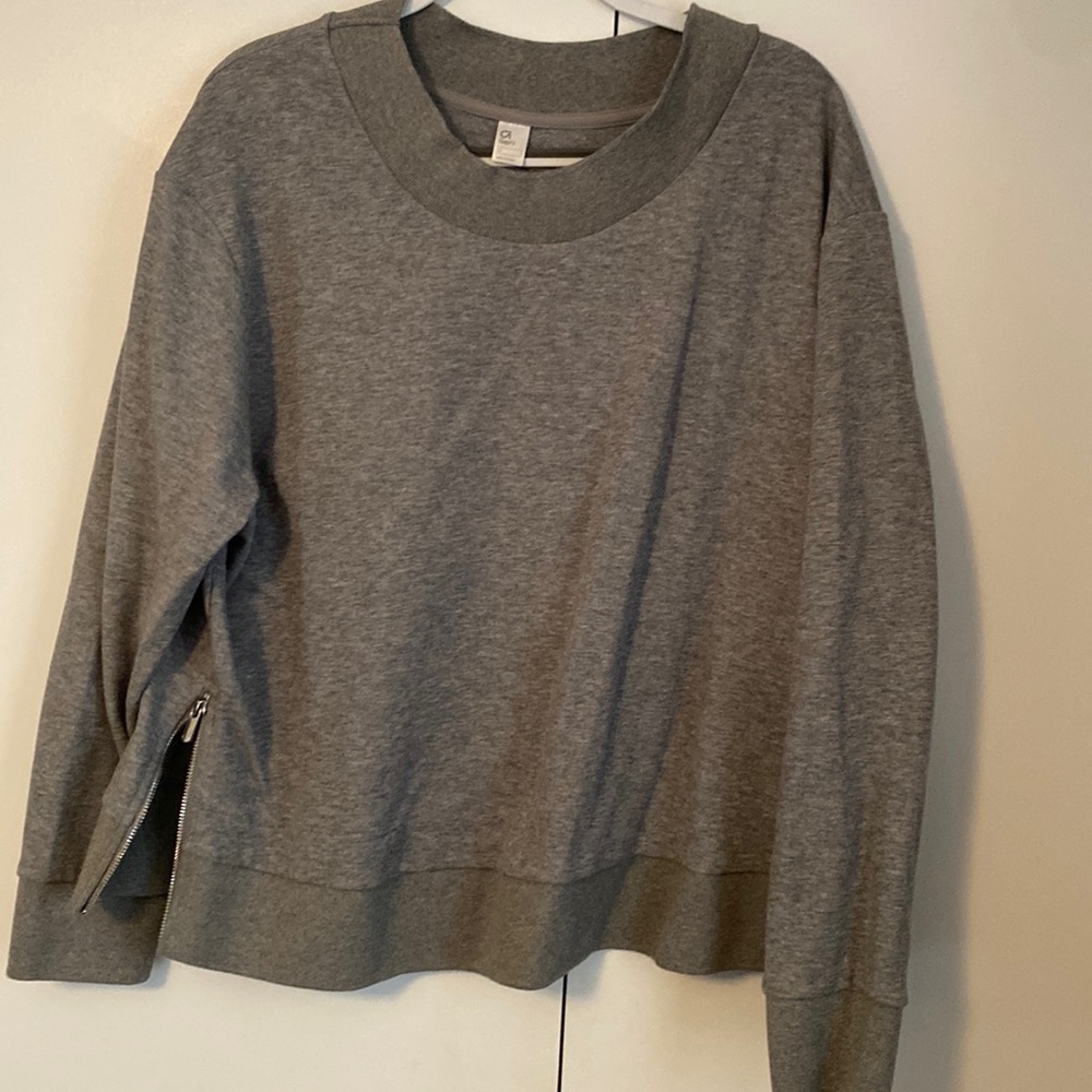 GapFit Cropped Grey Sweatshirt Size Large (L)